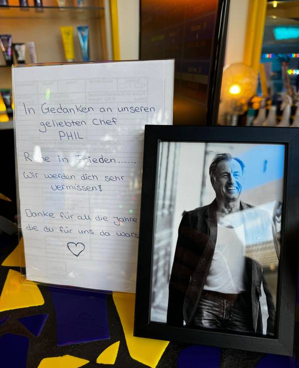 Phil Giesen, Sonnenbank-König, wurde in seiner Villa im Hahnwald ermordet. In seinen Studios erinnern Angestellte an ihn.