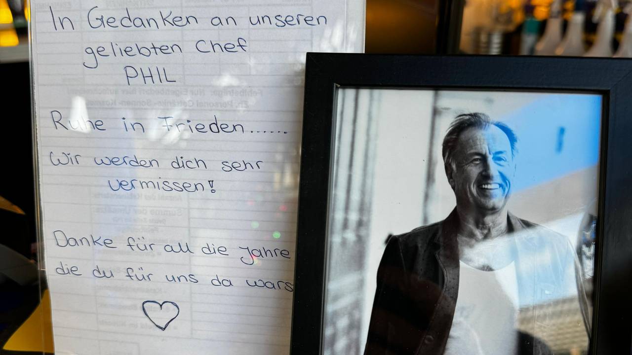 Phil Giesen, Sonnenbank-König, wurde in seiner Villa im Hahnwald ermordet. In seinen Studios erinnern Angestellte an ihn.