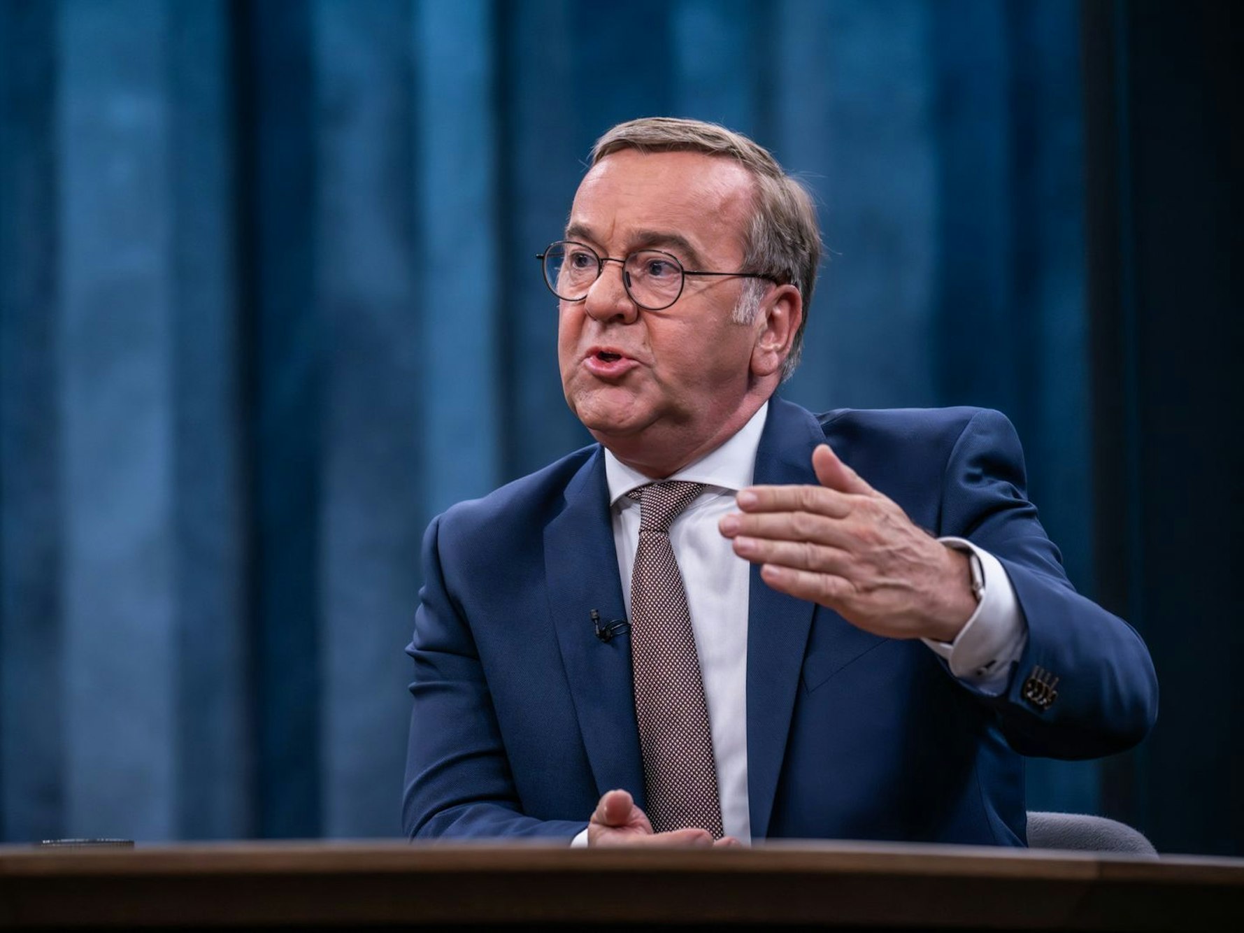Vorher sollen jedoch Anreize geschaffen werden, um mehr Freiwillige zum Beitritt in die Bundeswehr zu bewegen. (Bild: ARD/Claudius Pflug)