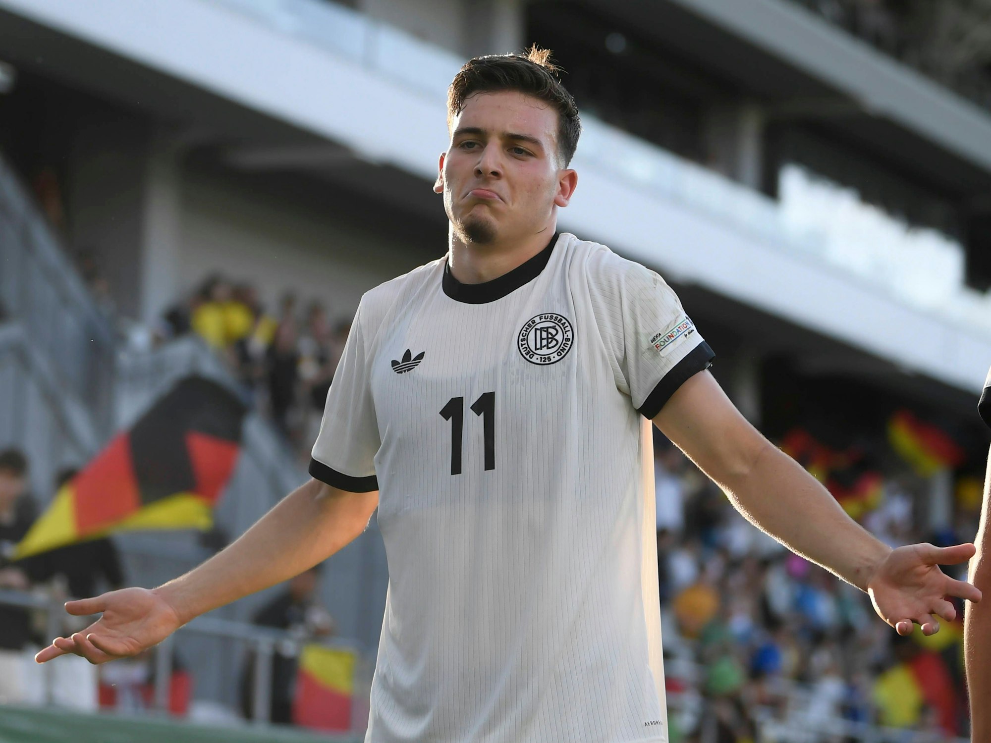 Said El Mala feiert seinen Treffer zum 2:1 im U19-Halbfinale gegen Spanien.