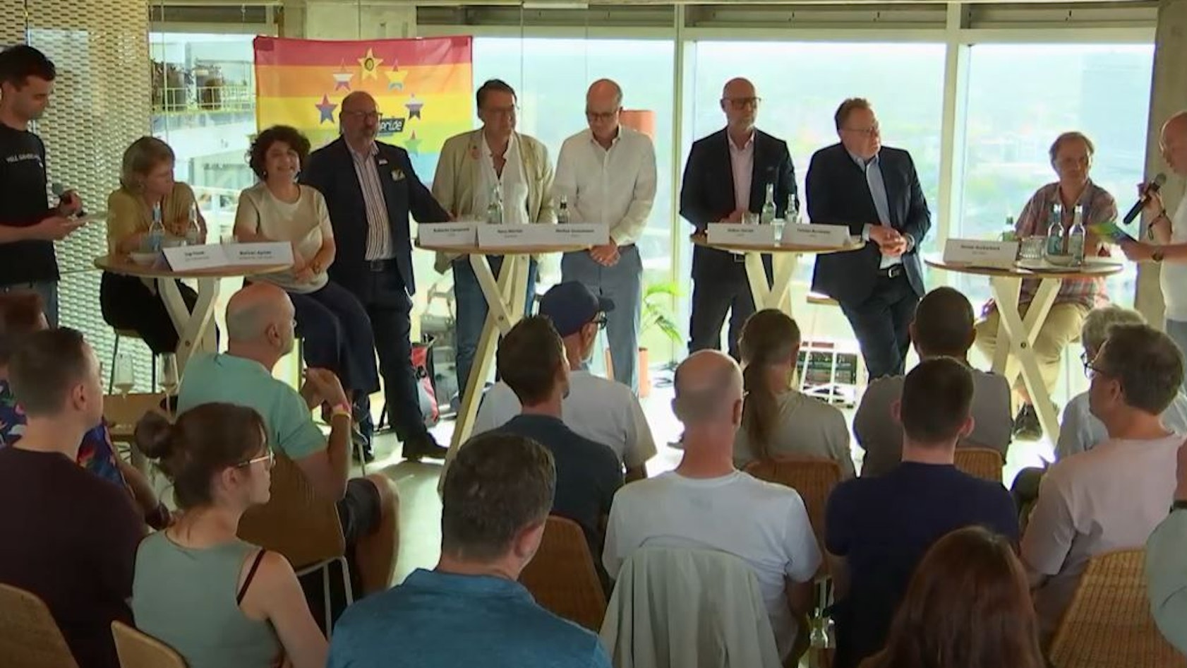 Die ColognePride-Diskussionsrunde mit acht OB-Kandidaten und Kandidatinnen