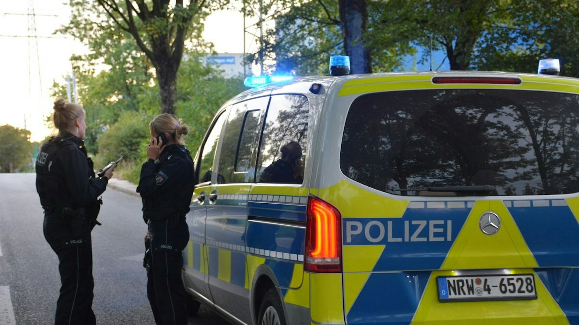 Ein schwarzer Lexus SUV wurde in Ratingen gestohlen.