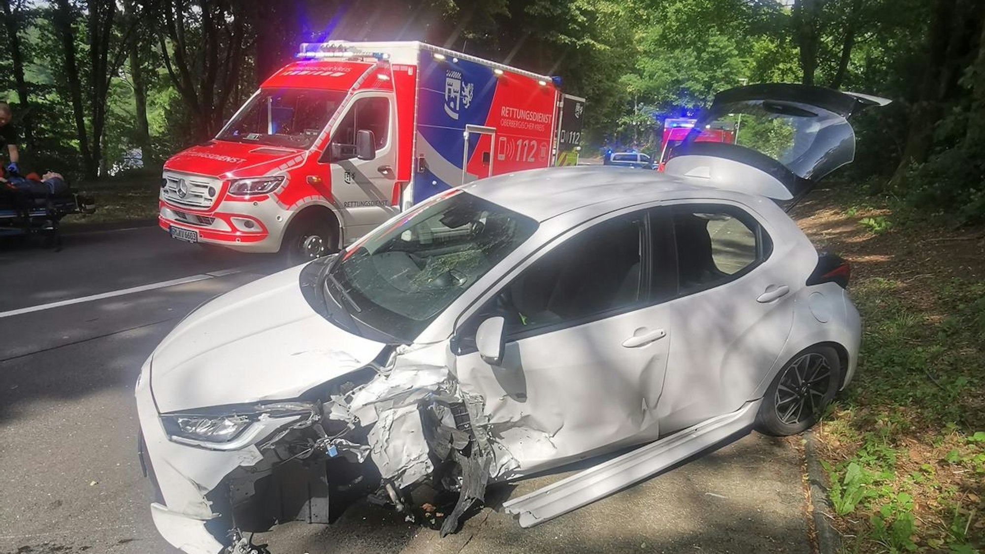 Verkehrsunfall in Gummersbach: Ein 59-jähriger Toyota-Fahrer geriet in den Gegenverkehr und kollidierte mit dem Fahrzeug eines 26-Jährigen