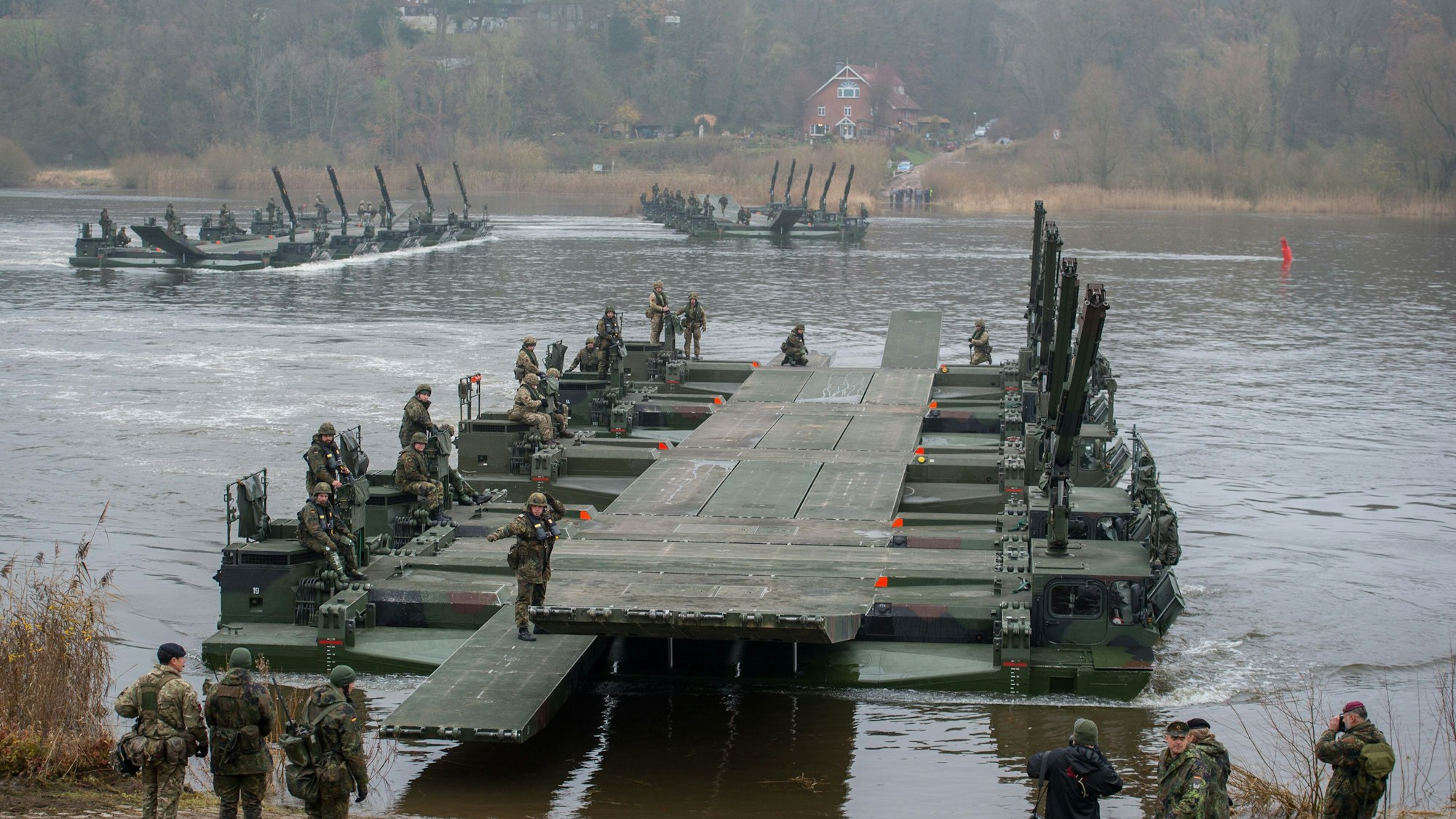 Auch die Schwimmbrücke Amphibie M3 kommt bei dem Großmanöver zum Einsatz.