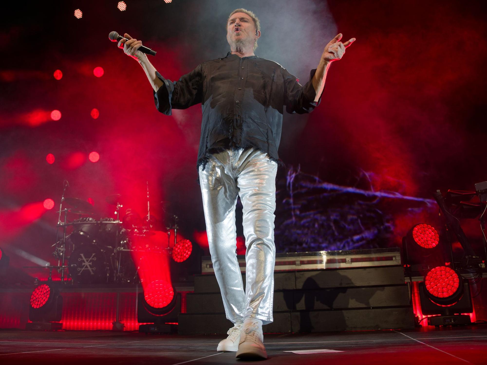 Simon Le Bon von Duran Duran beim Konzert auf der Bühne.