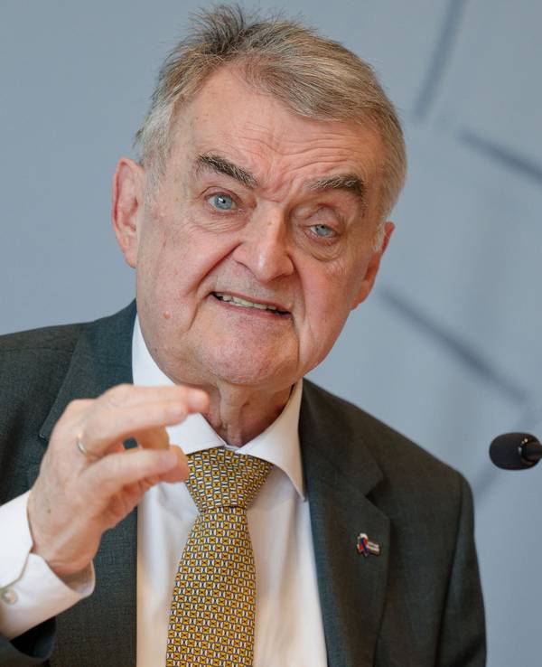 Der nordrhein-westfälische Innenminister Herbert Reul (CDU, hier im März) sagte zu der Aktion: „Digitale Brandstifter dürfen sich nicht hinter ihren Handys oder Computern verstecken können.“