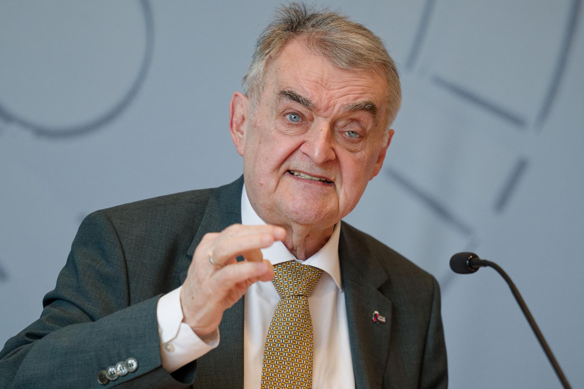 Der nordrhein-westfälische Innenminister Herbert Reul (CDU, hier im März) sagte zu der Aktion: „Digitale Brandstifter dürfen sich nicht hinter ihren Handys oder Computern verstecken können.“