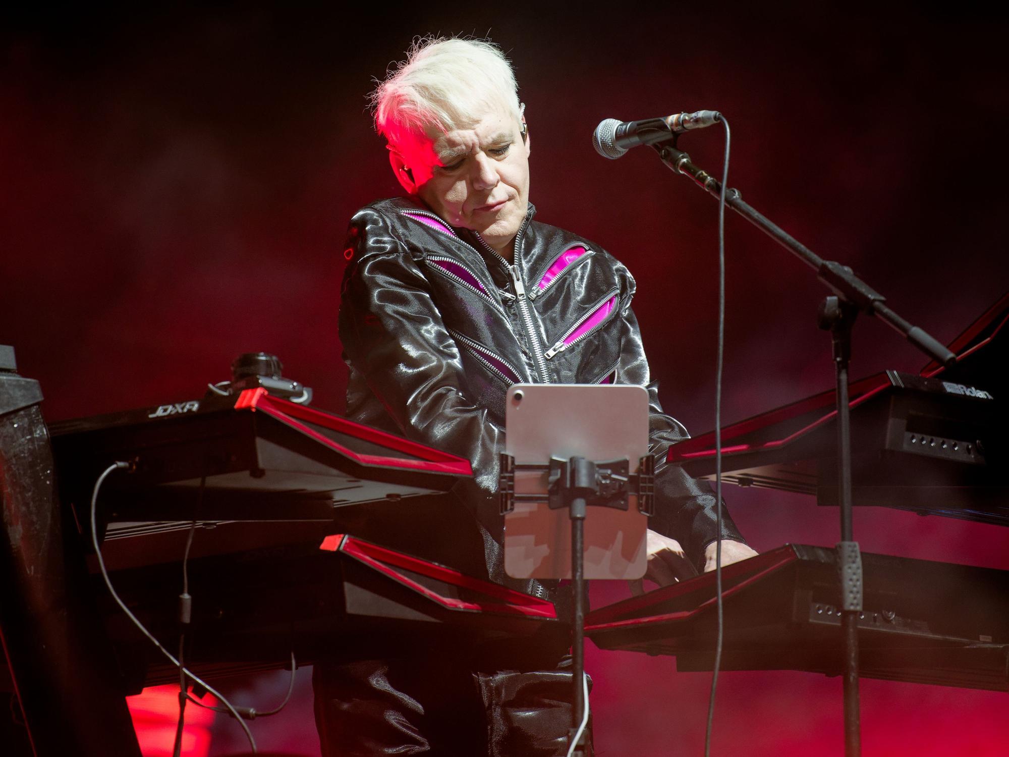 Der Keyboarder Nick Rhodes von Duran Duran beim Konzert.