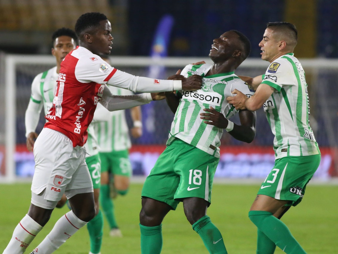 Marino Hinestroza war von einem Gegenspieler am Trikot gerissen.