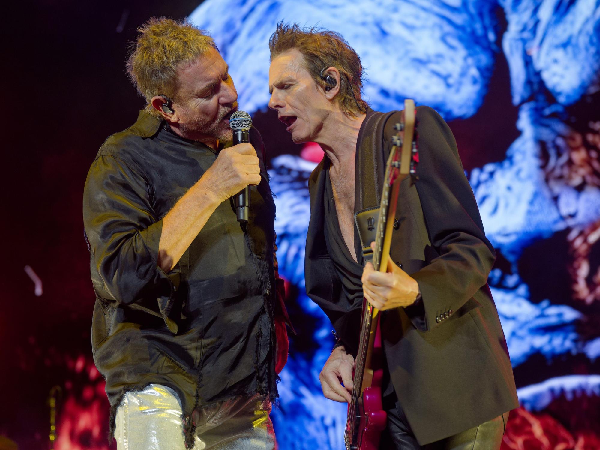 Simon Le Bon und John Taylor von Duran Duran auf der Bühne.