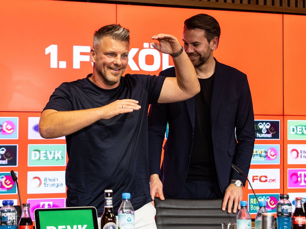 Vorstellung von Lukas Kwasniok: der neue FC-Cheftrainer nimmt die Arbeit auf, rechts Sportchef Thomas Kessler.