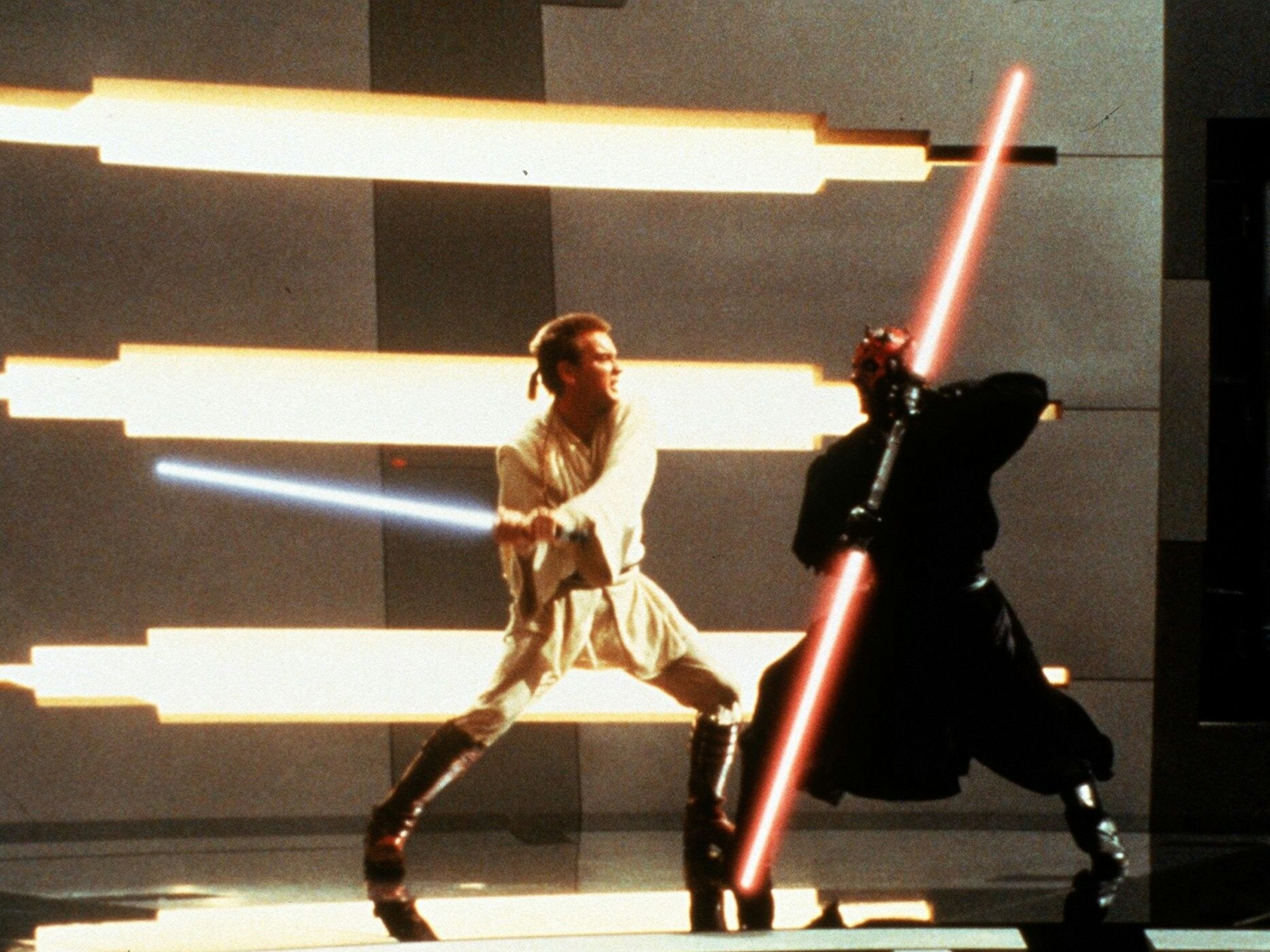 Zwei Jedi-Ritter kämpfen mit Laserschwertern gegeneinander.