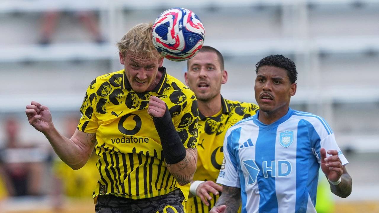 Julian Brandt trug im BVB-Spiel bei der Klub-WM gegen Ulsan HD erstmals die auffällige Schiene am linken Arm.