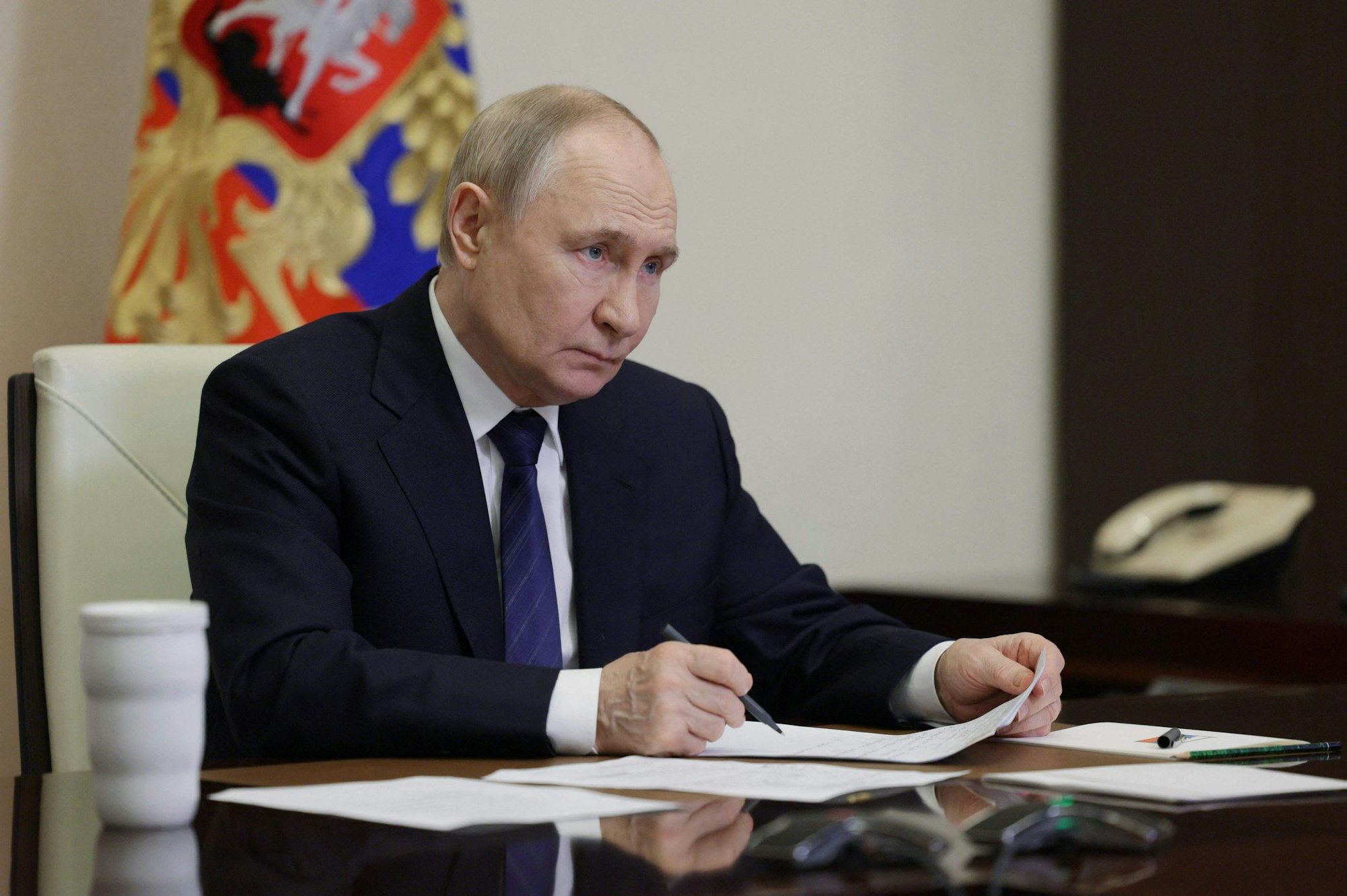 Kremlchef Wladimir Putin muss sich beißenden Spott von einem US-Senator gefallen lassen. Hier ist Putin am 25. Juni im Kreml zu sehen. (Archivbild)