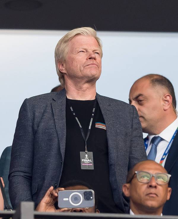 Oliver Kahn bei der Europameisterschaft 2024 auf der Tribüne.