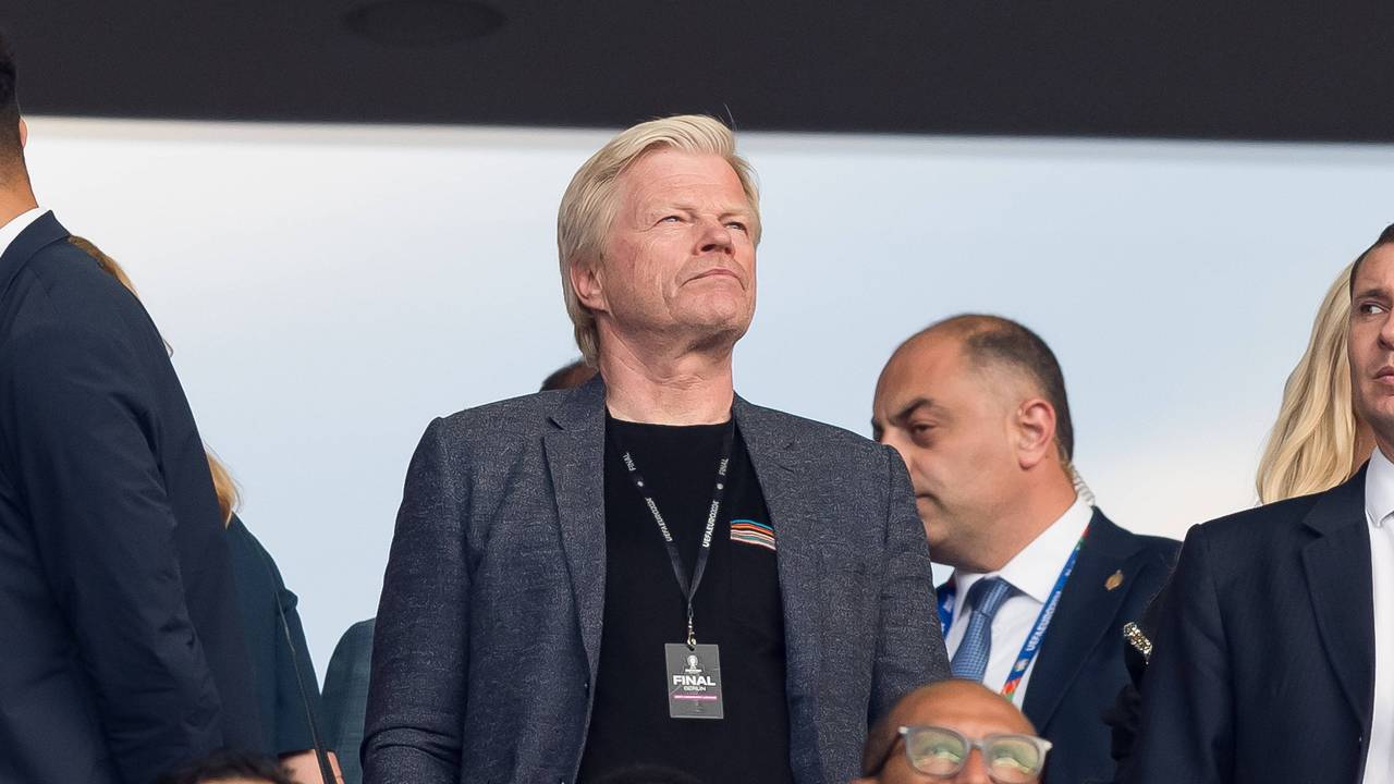 Oliver Kahn bei der Europameisterschaft 2024 auf der Tribüne.