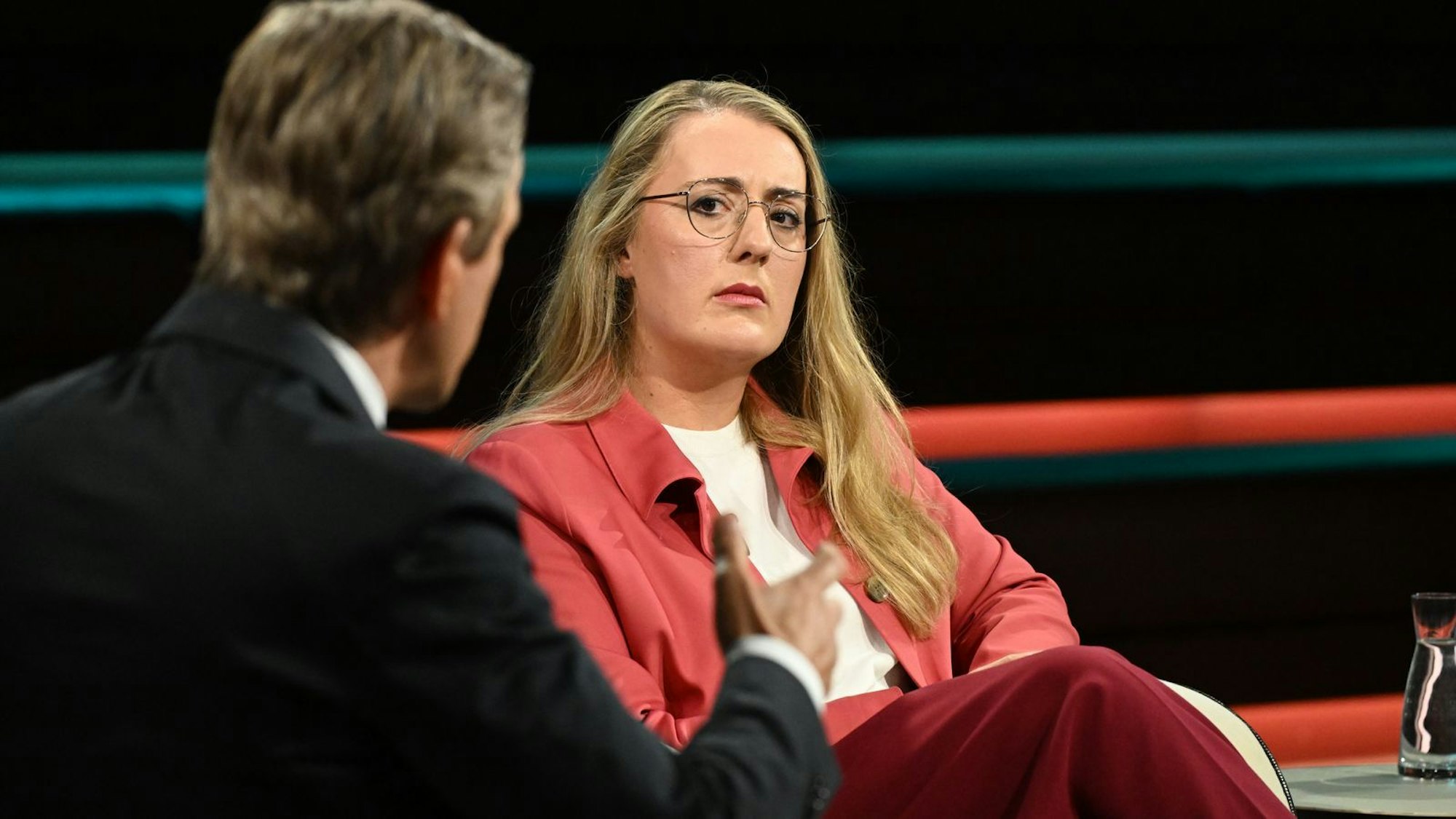 Grünen-Chefin Katharina Dröge antwortete sorgenvoll auf die Frage von Lanz: „Haben Sie Angst vor Krieg?“ (Bild: ZDF / Cornelia Lehmann)