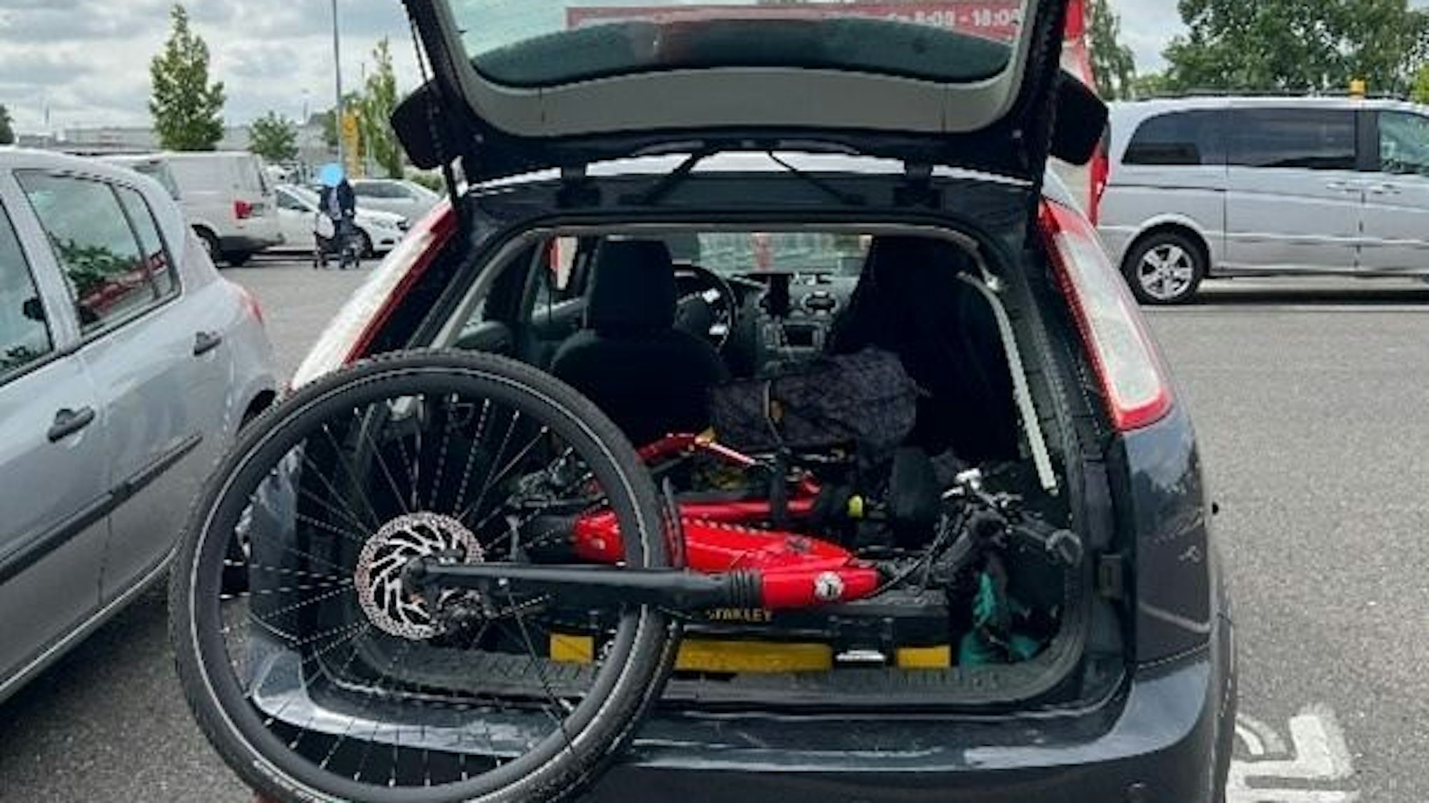 Ein niederländischer Pedelec-Dieb wurde in Kleve auf frischer Tat ertappt und festgenommen.