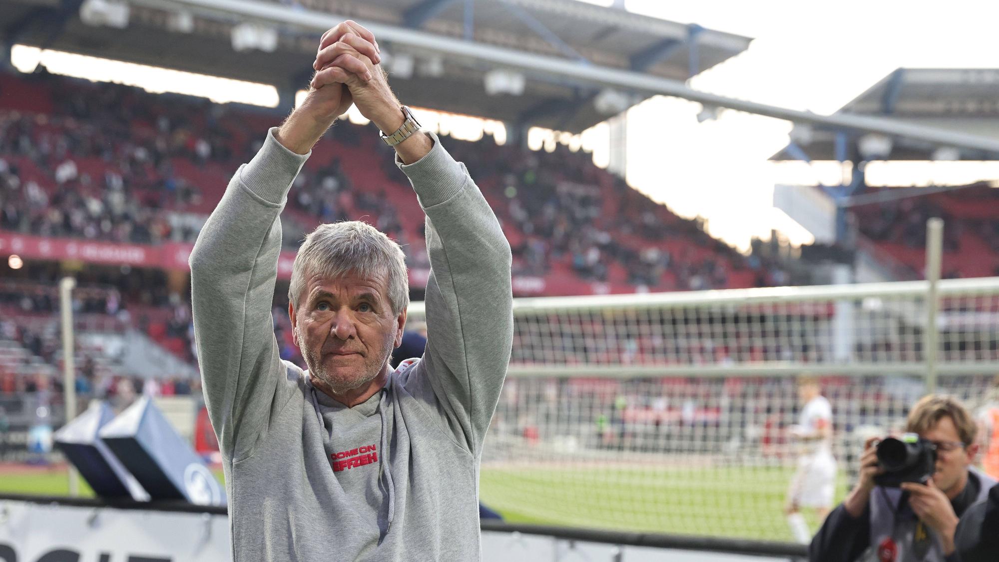 Friedhelm Funkel führte den FC mit zwei Siegen im Saison-Finale der 2. Bundesliga in Liga eins.