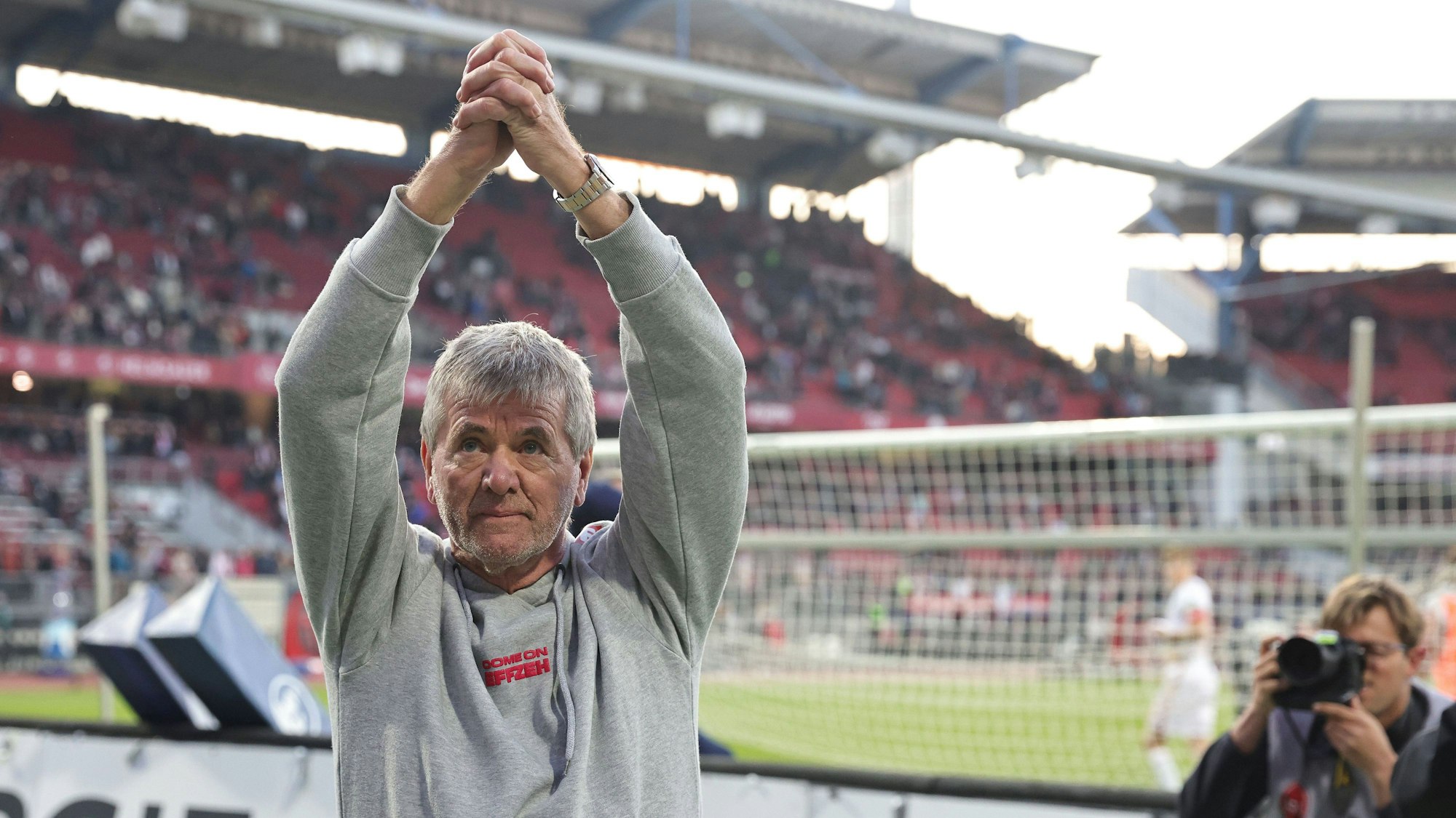 Friedhelm Funkel führte den FC mit zwei Siegen im Saison-Finale der 2. Bundesliga in Liga eins.