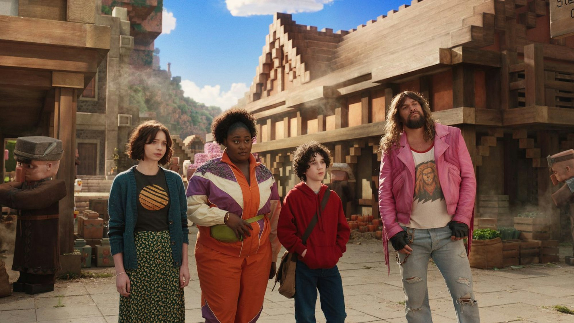 In „Ein Minecraft Film“ verschlägt es ein paar Nerds in die eigentümliche „Minecraft“-Welt. Von links: Emma Myers, Danielle Brooks, Sebastian Hansen und Jason Momoa. (Bild: 2025 Warner Bros. Entertainment)