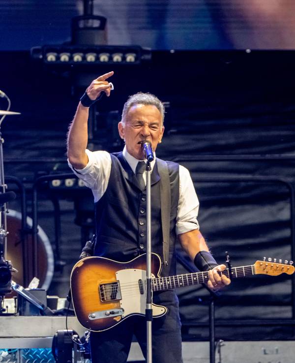 US-Sänger und Gitarrist Bruce Springsteen beim Konzert auf der Bühne.