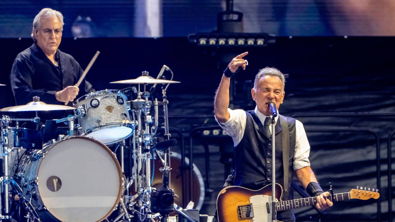 US-Sänger und Gitarrist Bruce Springsteen beim Konzert auf der Bühne.