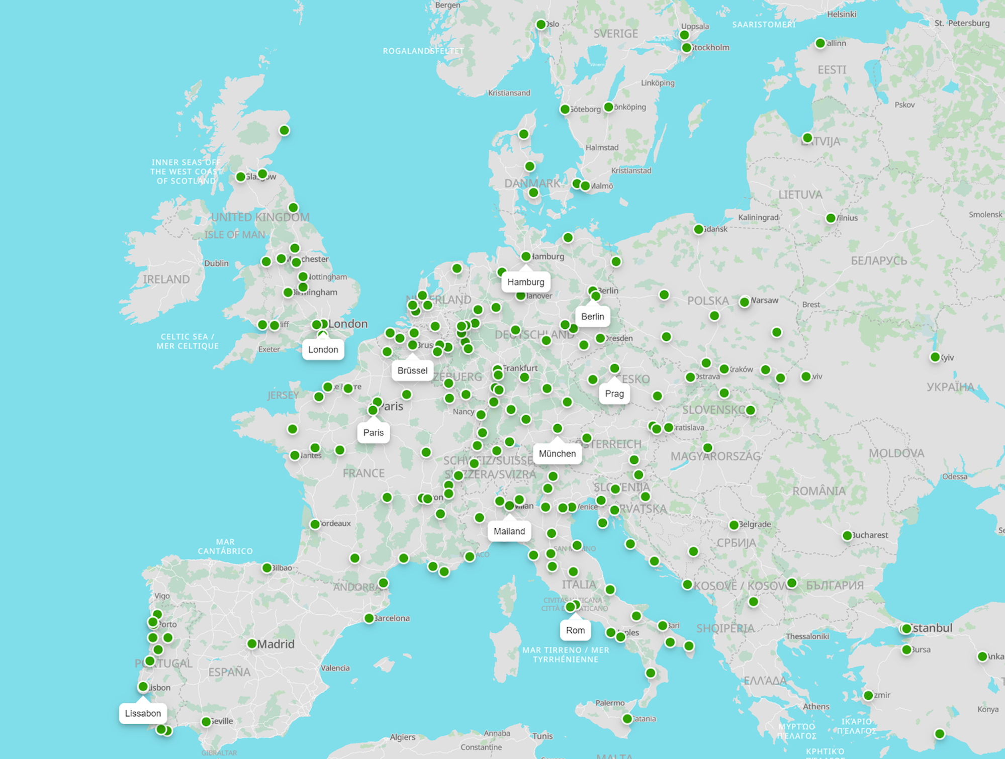Eine Europakarte mit zahlreichen grün markierten FlixBus-Zielen, die ein dichtes Streckennetz in ganz Europa abbilden – von Lissabon bis Stockholm und von London bis Istanbul.