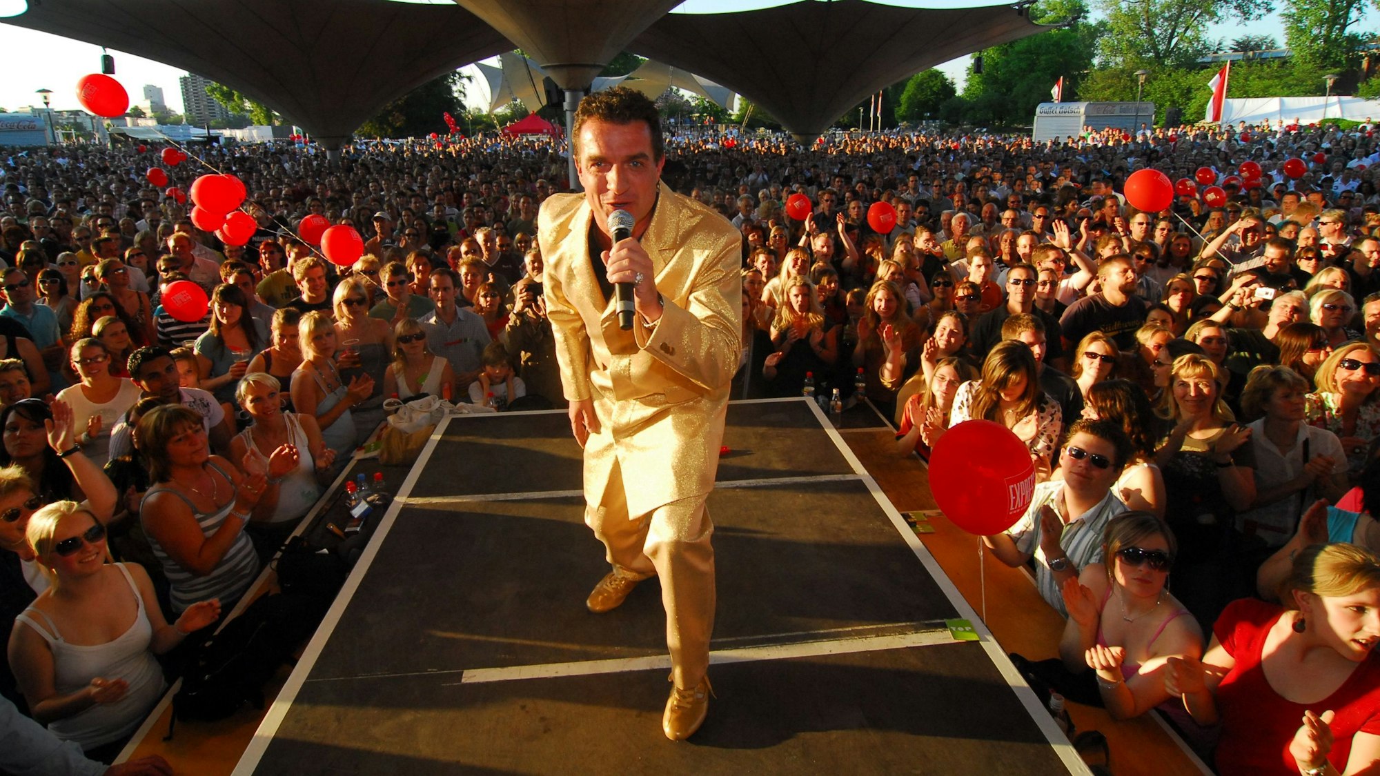 In seinem Element: Linus 2009 auf der Tanzbrunnen-Bühne.