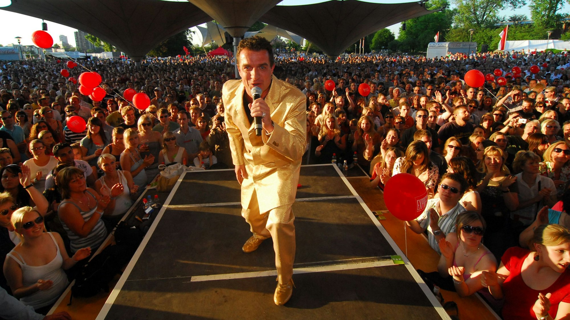 In seinem Element: Linus 2009 auf der Tanzbrunnen-Bühne.