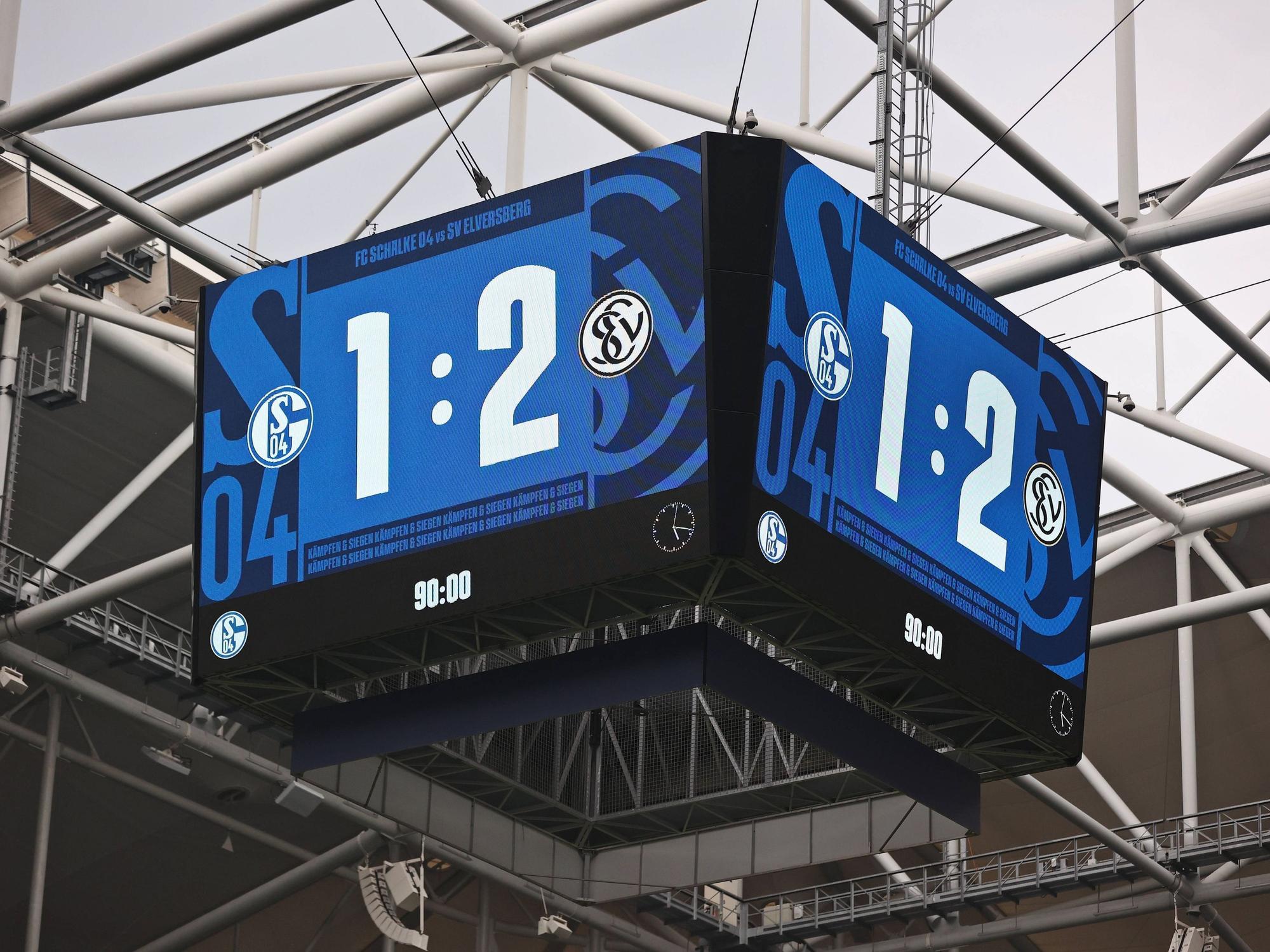Blick auf den Videowürfel in der Veltins-Arena.
