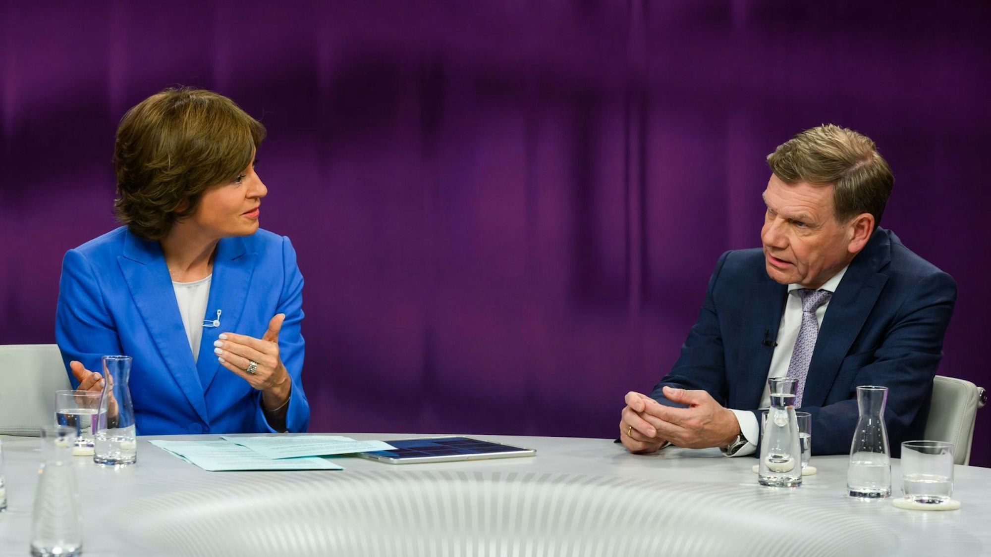 „Mein entscheidendes Fazit ist, dass wir mehr für Verteidigung ausgeben“: Für Bundesaußenminister Johann Wadephul (CDU) war der NATO-Gipfel ein Erfolg. (Bild: ZDF / Jule Roehr)
