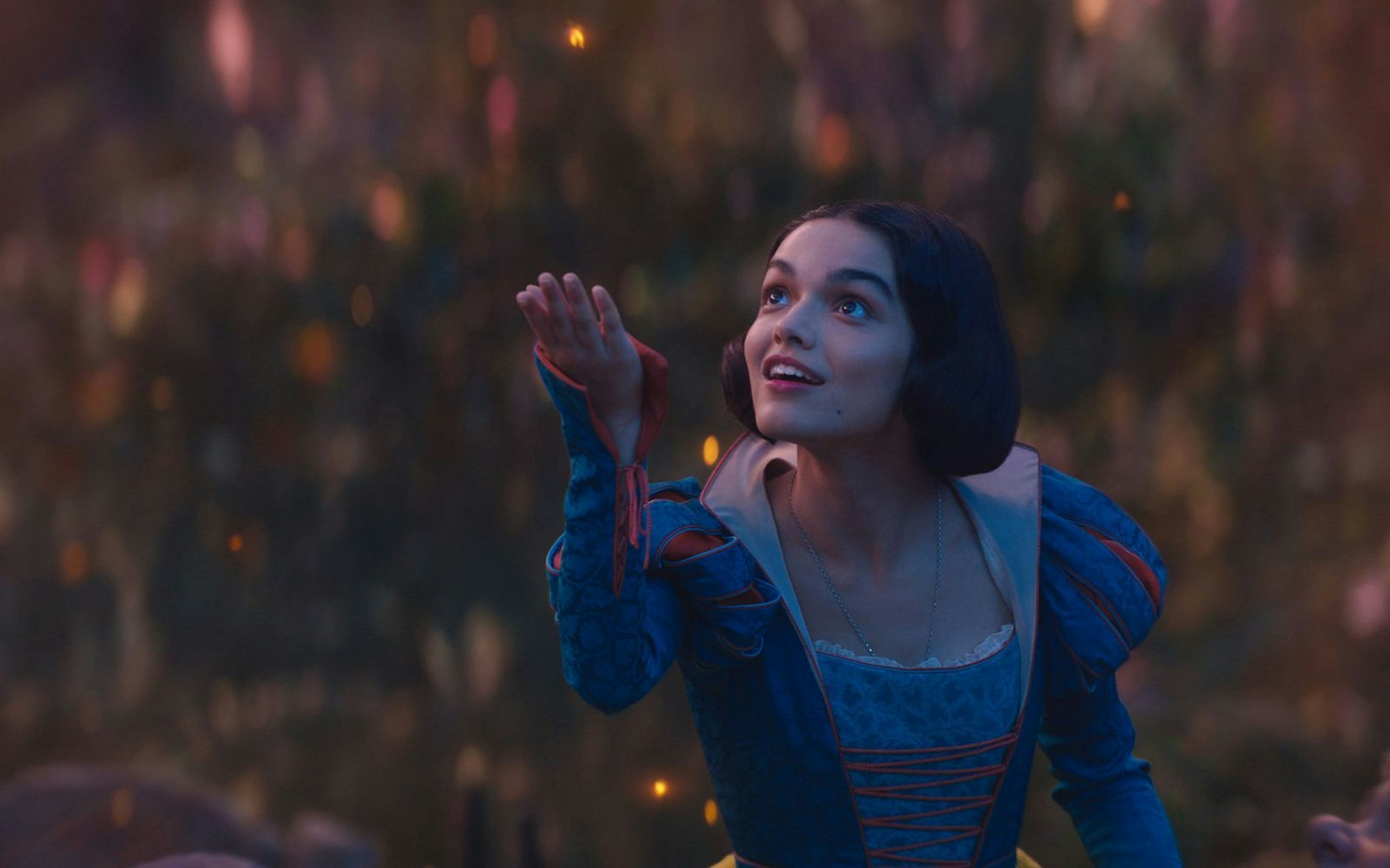 Rachel Zegler (“West Side Story“, „Die Tribute von Panem - Das Lied von Vogel und Schlange“) macht als Schneewittchen eine gute Figur. (Bild: 2025 Disney/Leonine)