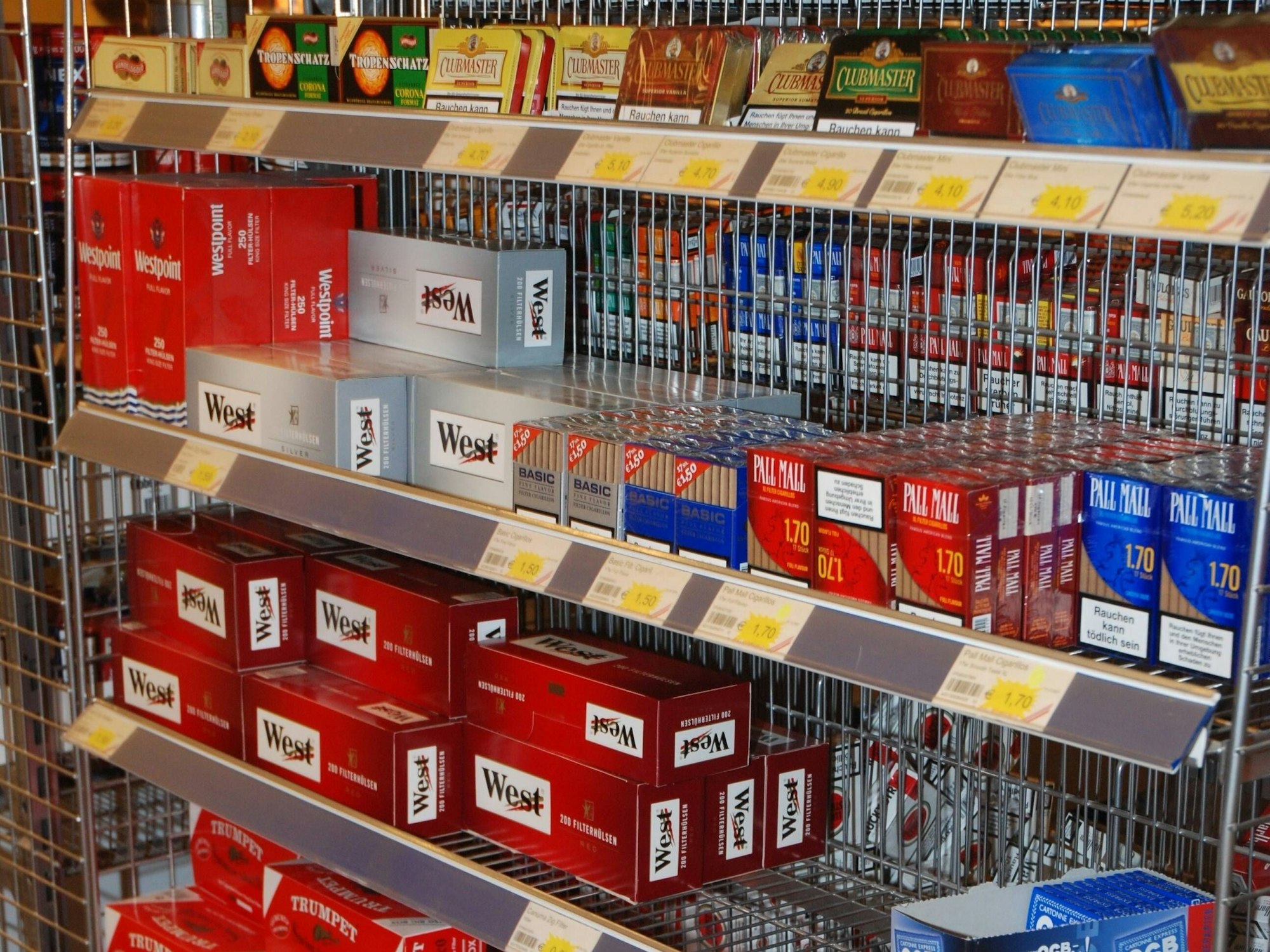 Weil sie wiederholt Tabakwaren, Alkohol und die in Deutschland verbotenen Snus-Produkte an Minderjährige verkauft haben, hat das Ordnungsamt der Stadt Köln vier Kioske versiegelt (Symbolfoto).