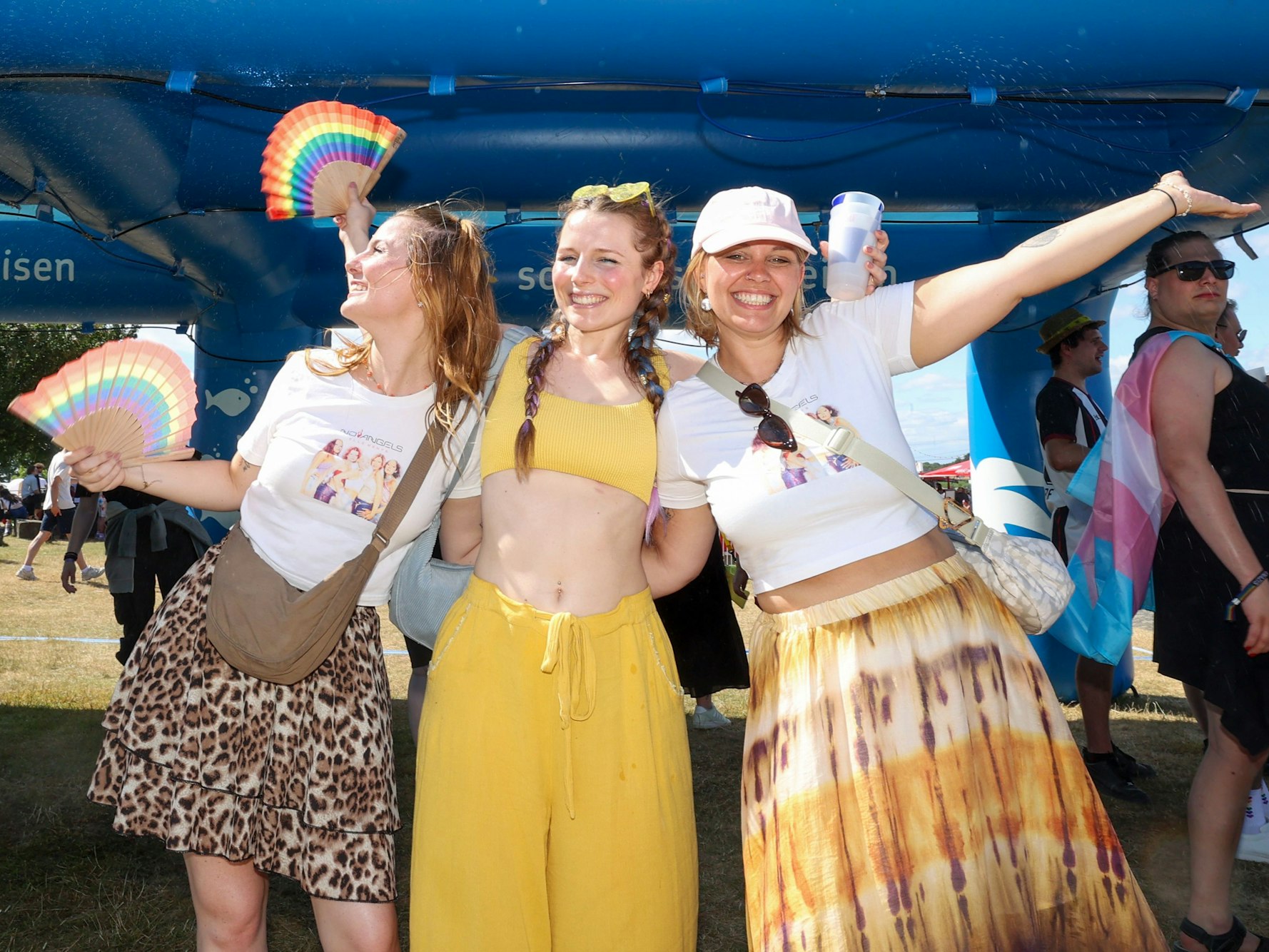 Premiere beim Rainbow-Festival. Hier kommen feine Wasserstrahlen aus Düsen.