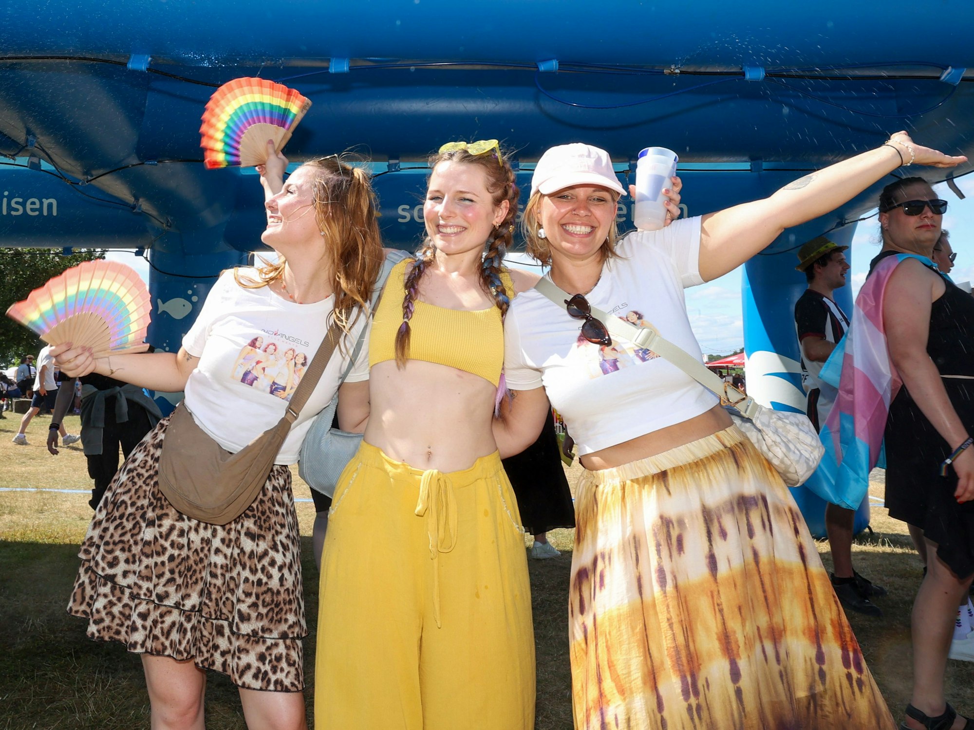 Premiere beim Rainbow-Festival. Hier kommen feine Wasserstrahlen aus Düsen.