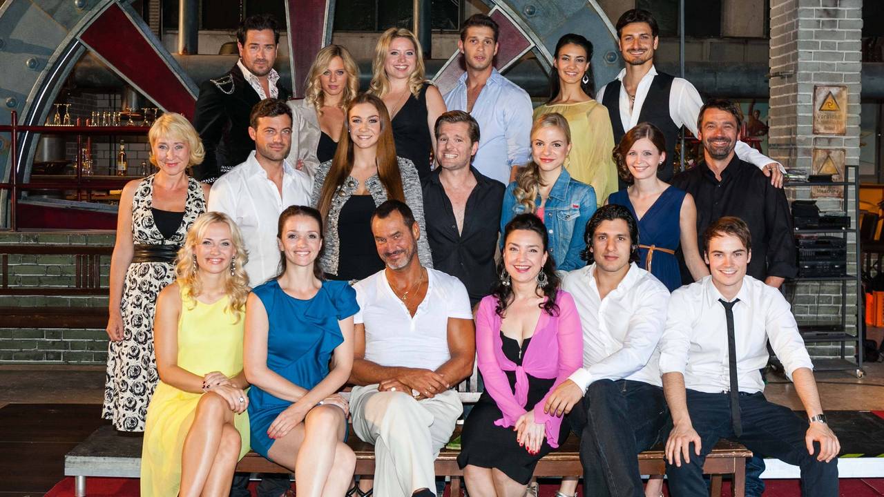 Blick auf den Cast von „Alles was zählt“ während des Jubiläums zu 1500 Folgen im Jahr 2012.