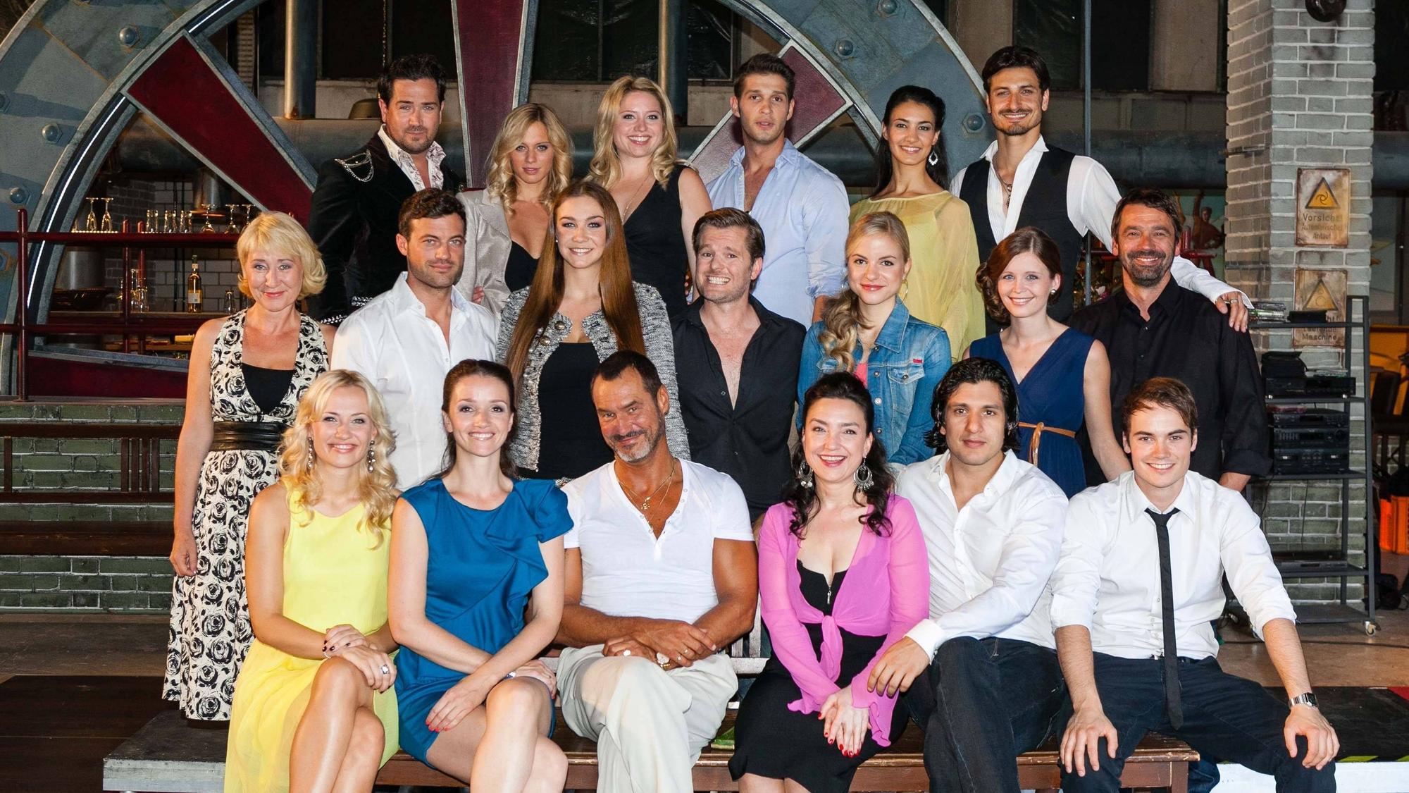 Blick auf den Cast von „Alles was zählt“ während des Jubiläums zu 1500 Folgen im Jahr 2012.