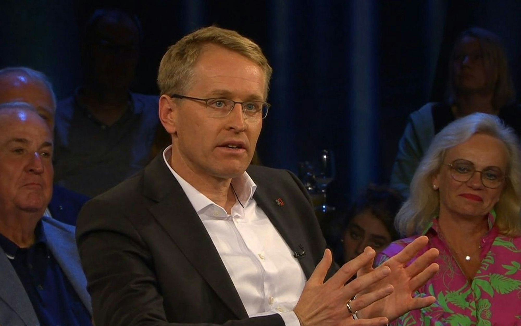 Daniel Günther setzt sich für ein Verbot von Social Media für Unter-16-Jährige ein. (Bild: NDR)
