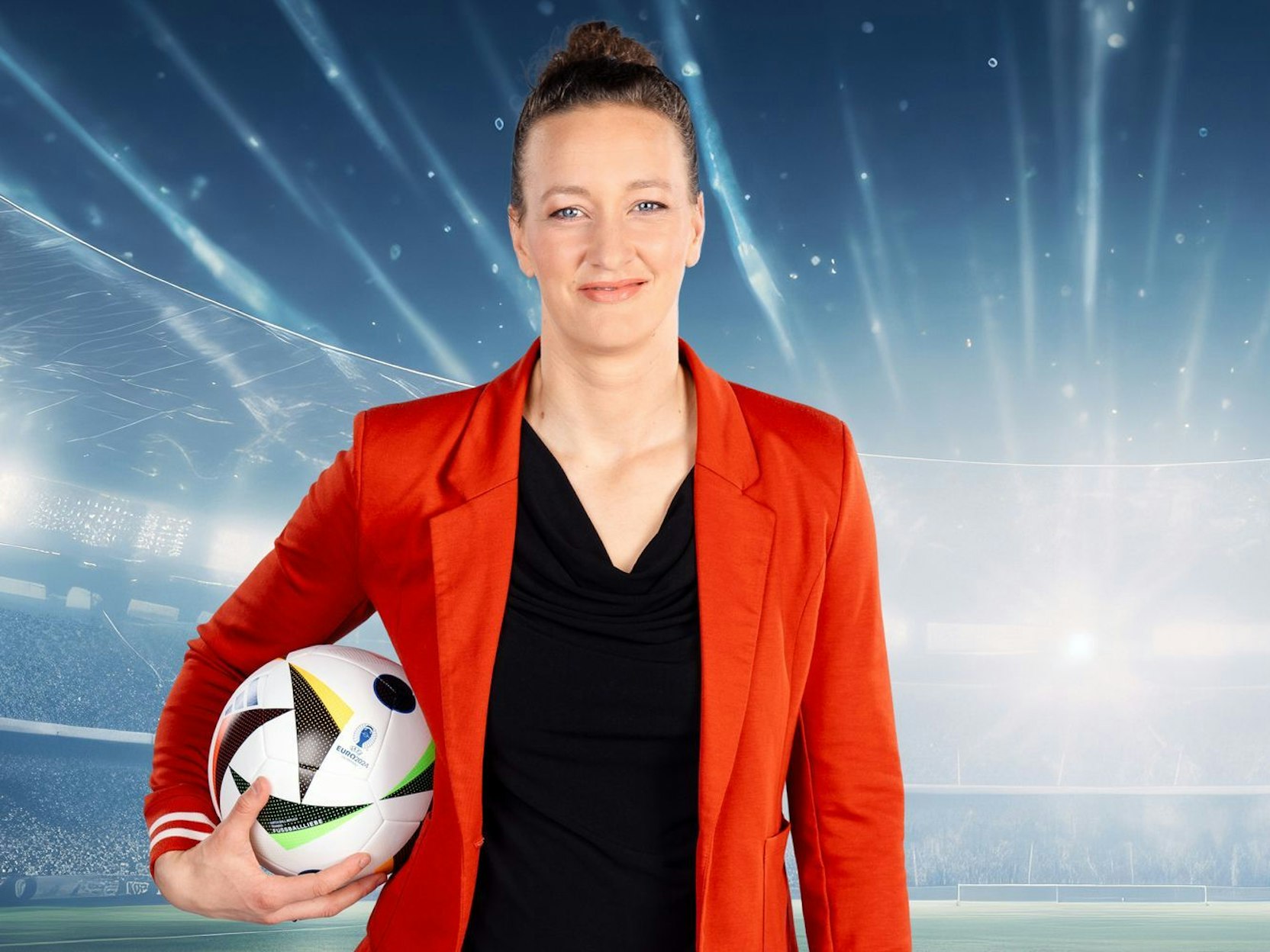 Die ehemalige Weltklasse-Torhüterin Almuth Schult - gerade hat sie ihre Karriere beendet - ordnet das Geschehen als Expertin im Ersten ein. Sie wird das gesamte Turnier für den Sender begleiten. (Bild: WDR/Annika Fußwinkel/Adobe)