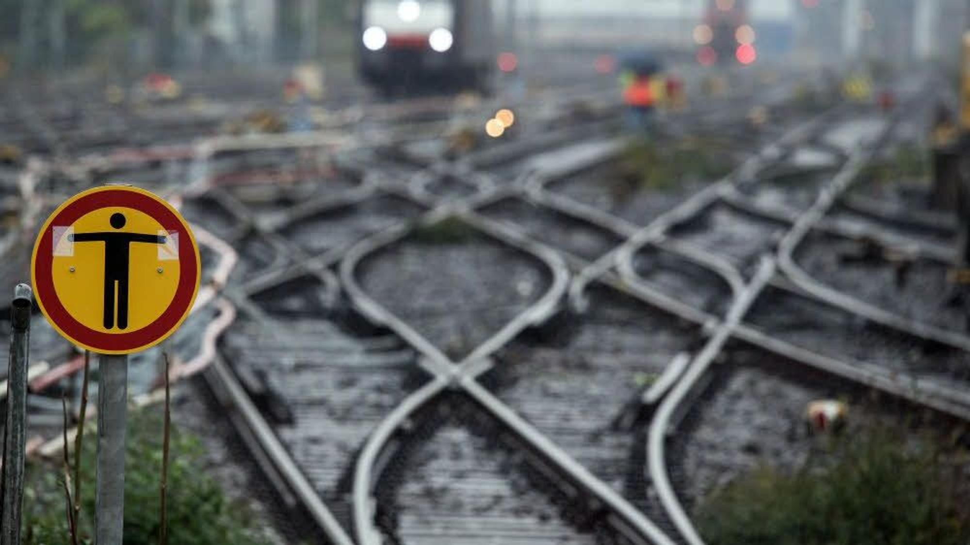Gleise am Kölner Hauptbahnhof – aktuell kommt es zu mehreren Störungen.