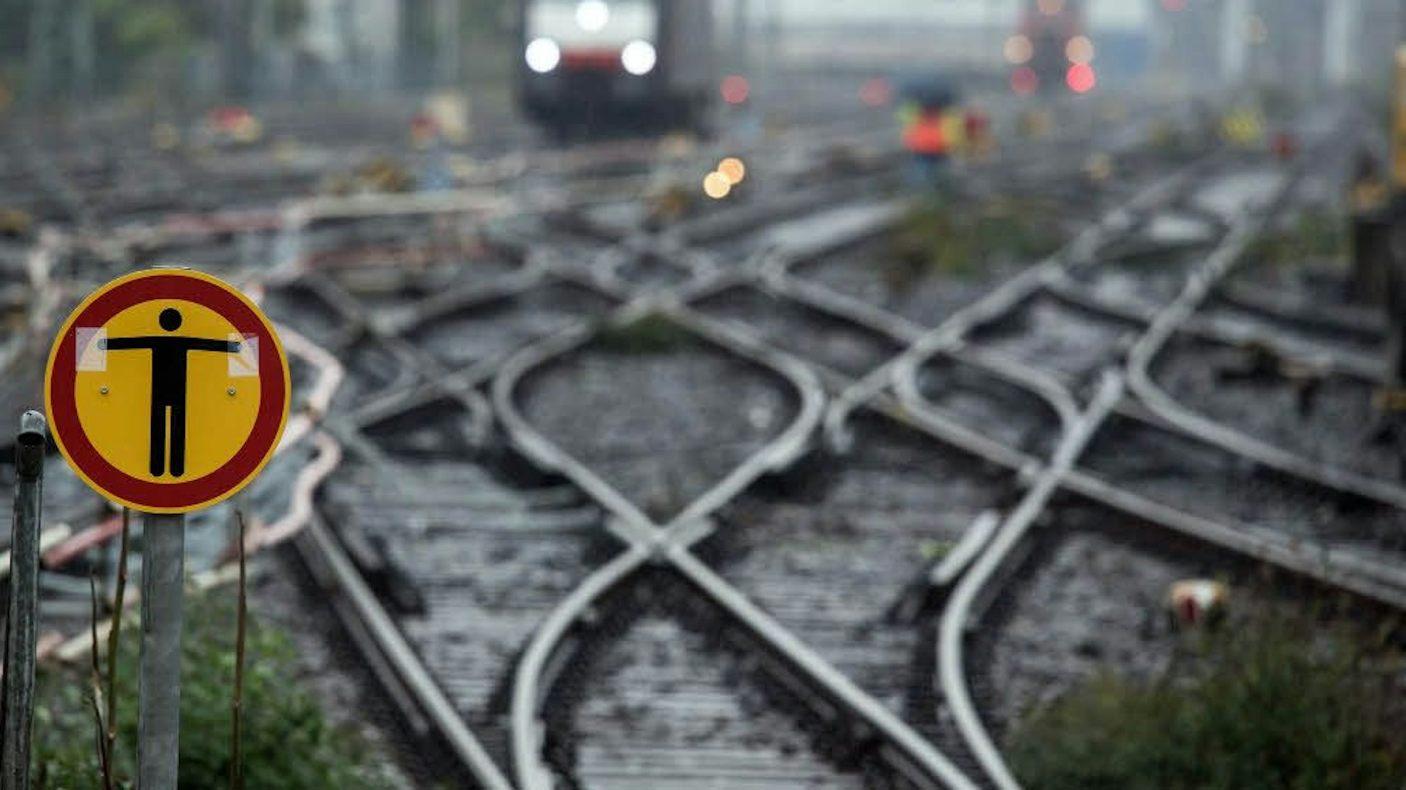 Eine kaputte Weiche sorgt für eine Bahnstörung in Köln-Mülheim (Symbolfoto).