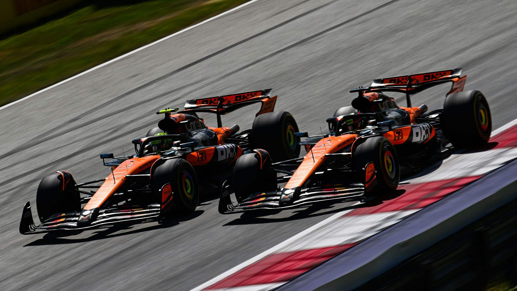 Lando Norris im Duell mit Oscar Piastri.