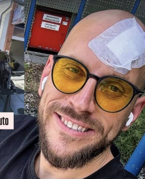Rumbombe zeigt sich auf Instagram – auch ein Foto des Unfallautos veröffentlichte der Ballermann-Star.