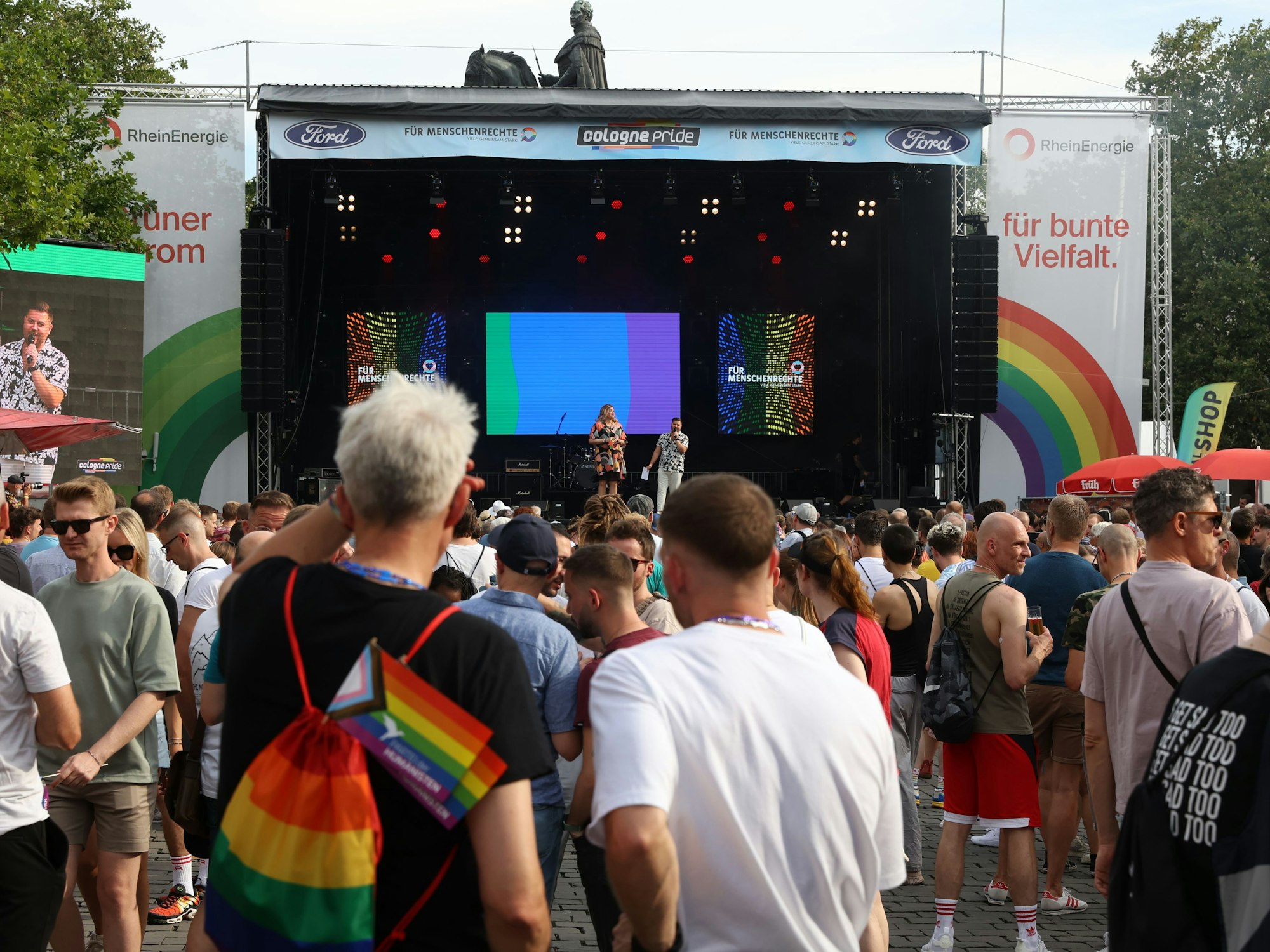 Blick auf die Bühne am Heumarkt beim CSD.