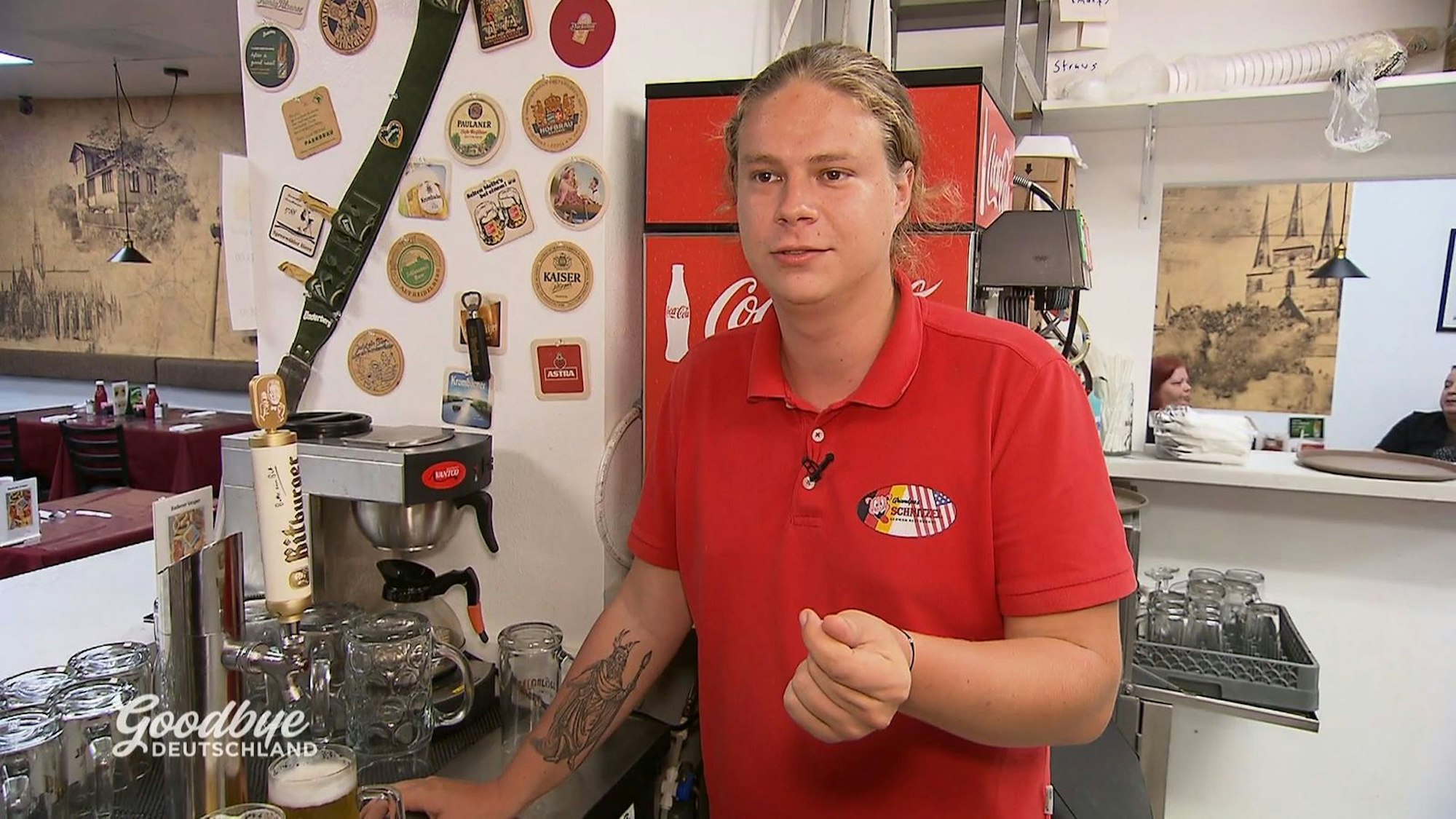 Alex Bischoff ist das Publikum im Schnitzel-Lokal zu alt. (Bild: VOX/ Screenshot)