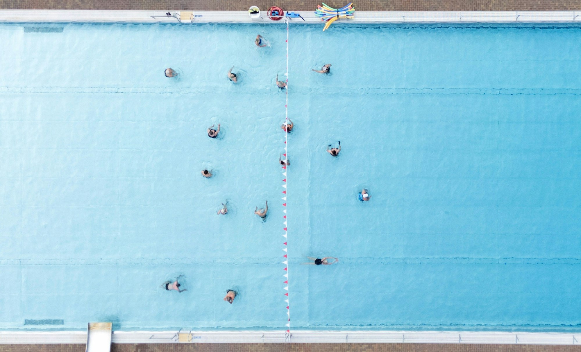 In gleich zwei hessischen Freibädern ist es zu sexuellen Übergriffen gekommen (Symbolbild).