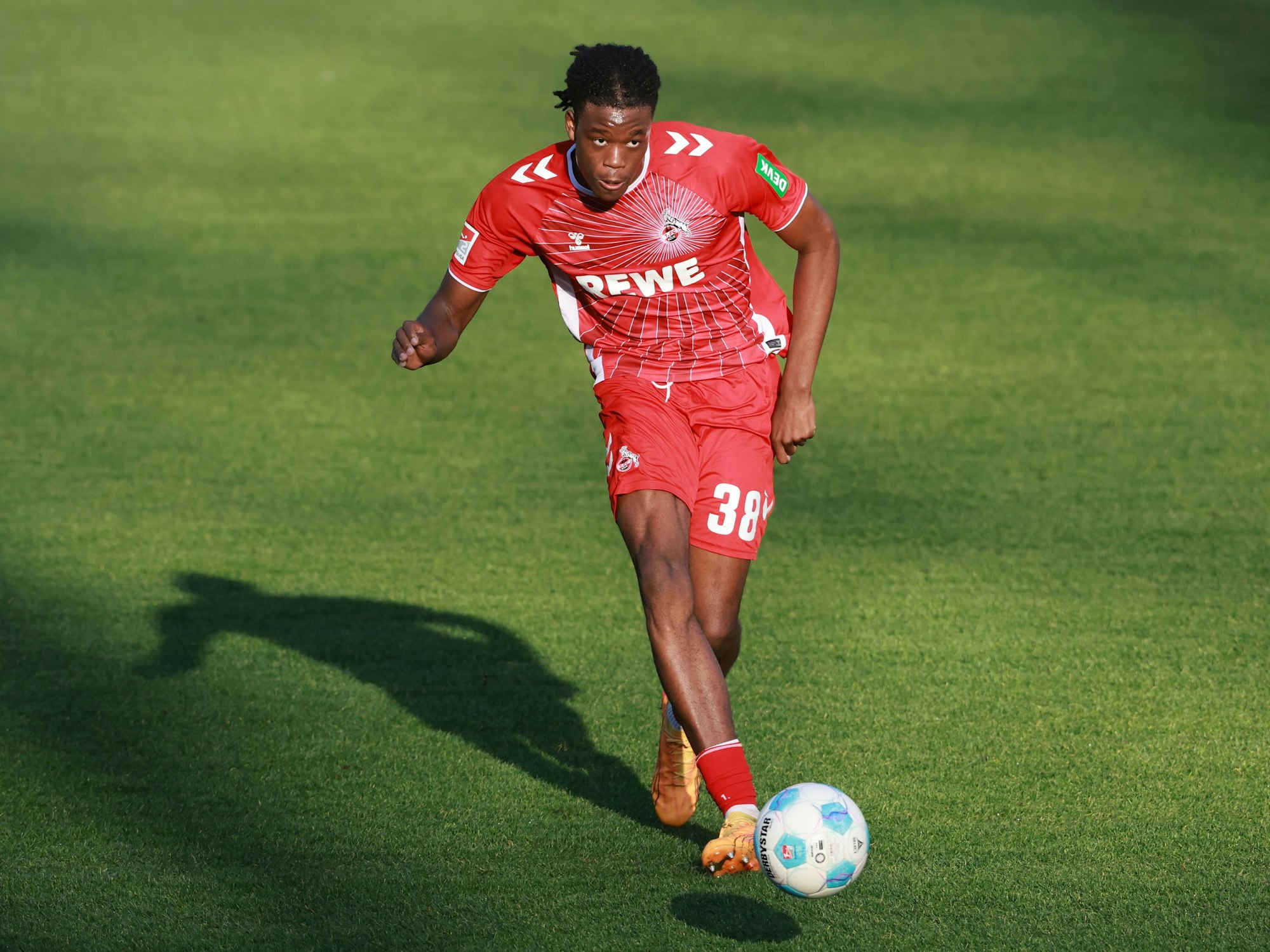 Elias Bakatukanda im Test gegen Alemannia Aachen