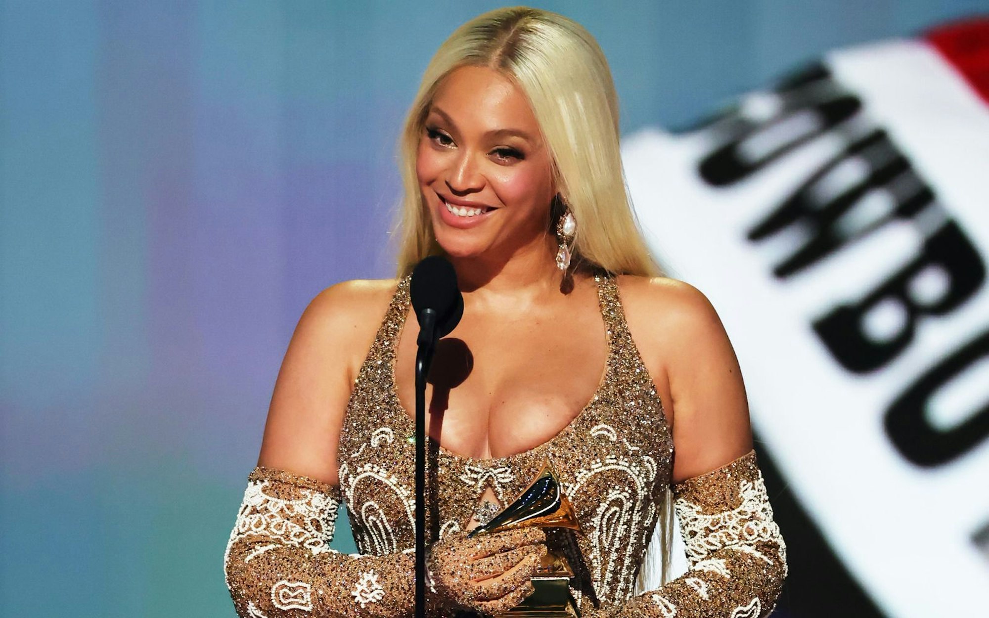 Bei einem Auftritt von US-Popstar Beyoncé kam es zu einer technischen Panne. (Bild: 2025 The Recording Academy/Kevin Winter)