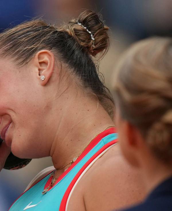 Aryna Sabalenka bei einem Interview nach ihrem Tennis-Spiel.